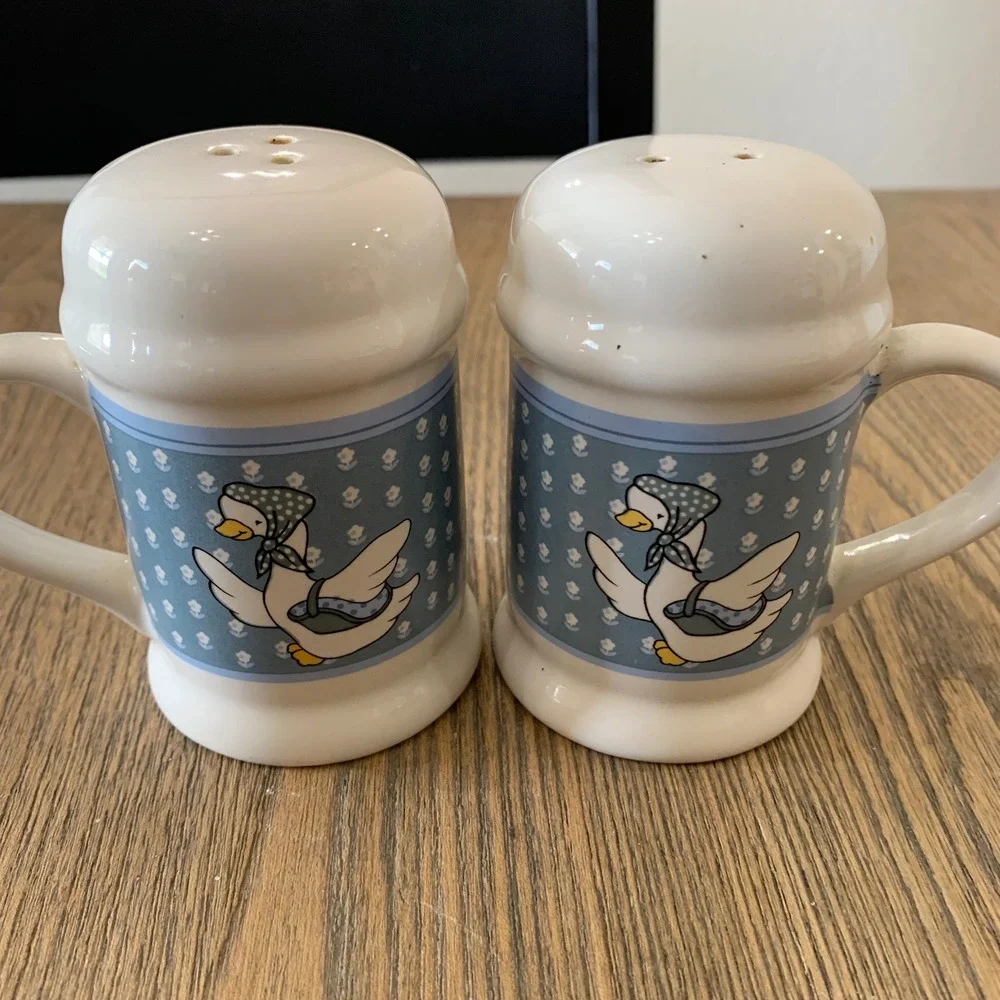 Vintage Country Goose Salt and Pepper Shakers Blue White Mug Style Ceramic Set